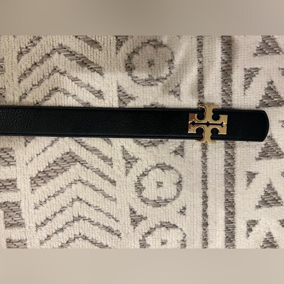 Tory Burch Black & Brown Reversible Belt with Gold Logo - Picture 4 of 6